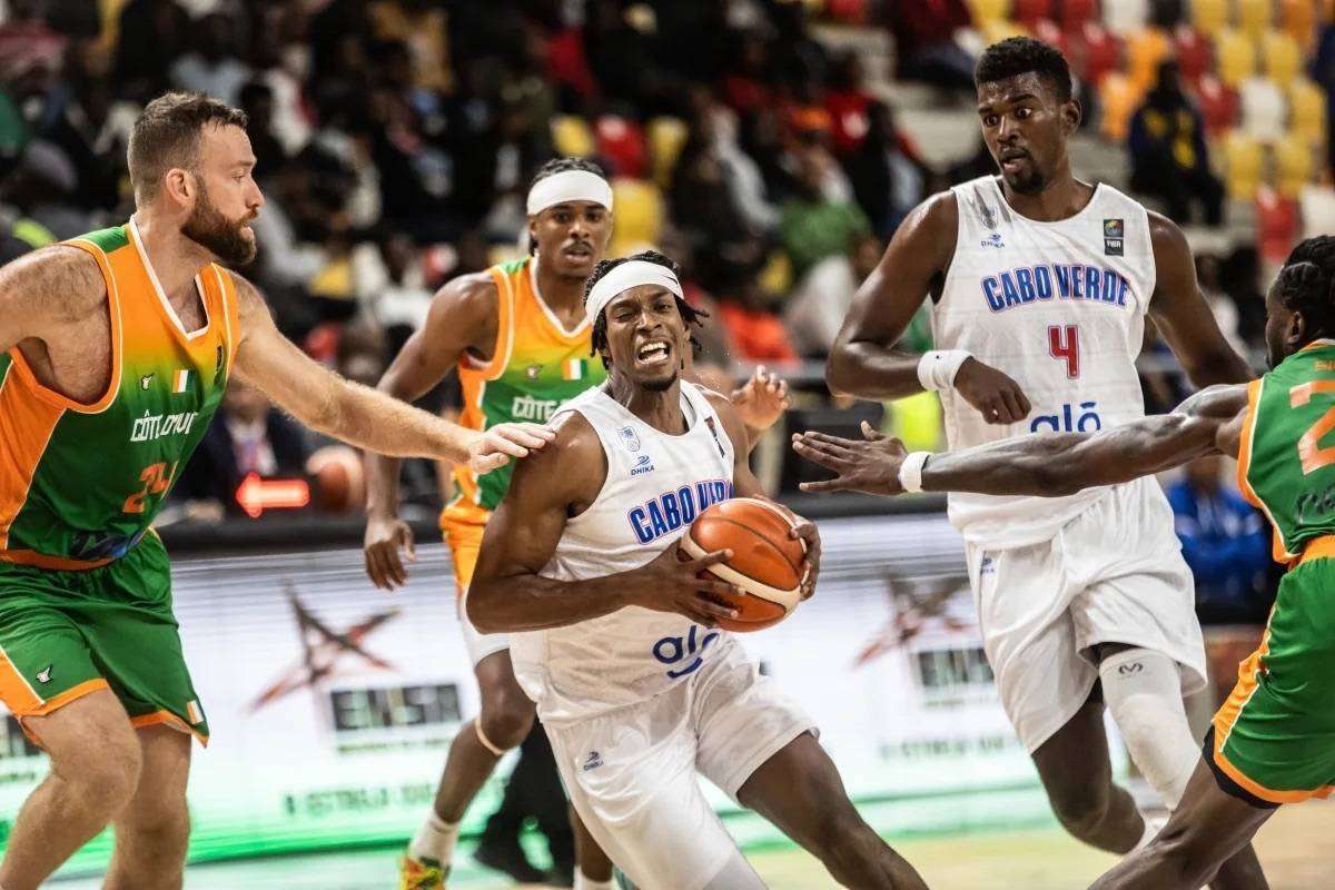 DB电竞下载-包含热火险胜尼日利亚男篮,克莱三分雨点燃全场的词条