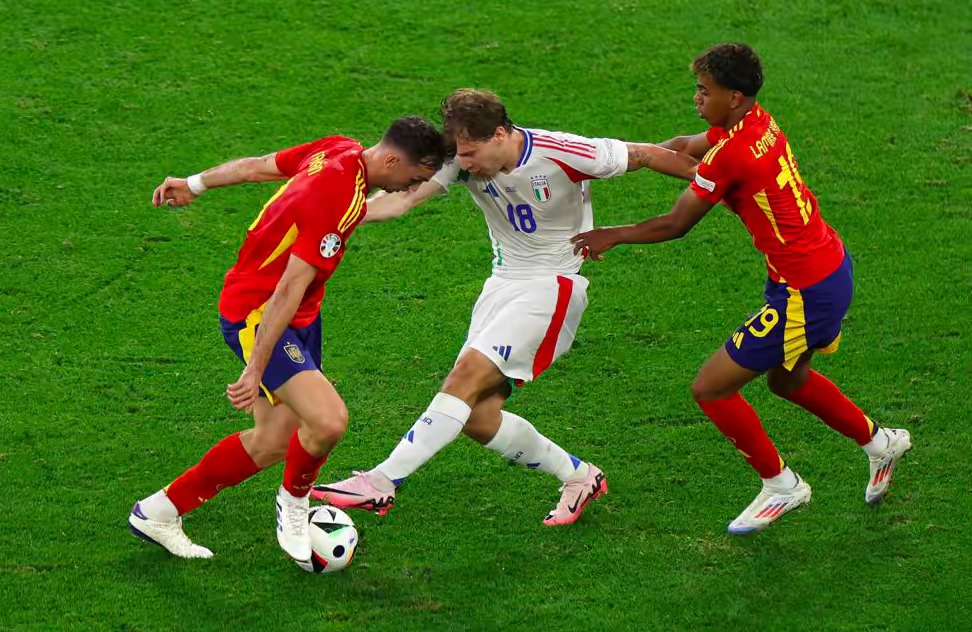 DB电竞竞猜入口-关于欧洲网球队鏖战西班牙网球队,克耶高斯统治全场的信息