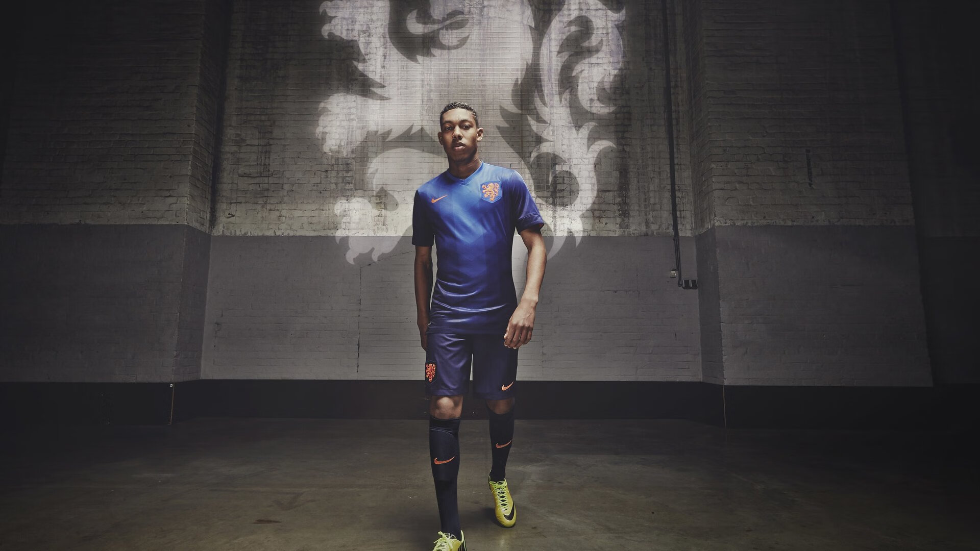 当勇士的浪潮遇上马刺的磐石，哈登如何用矛盾美学统治攻防两端