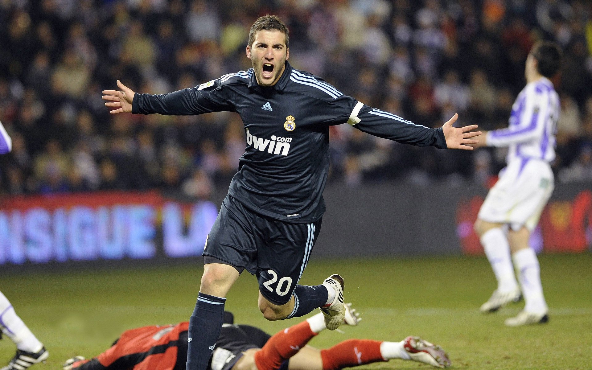 从埃及轻取威尔士到孙兴慜的关键节点得分，跨越时空的竞技启示录