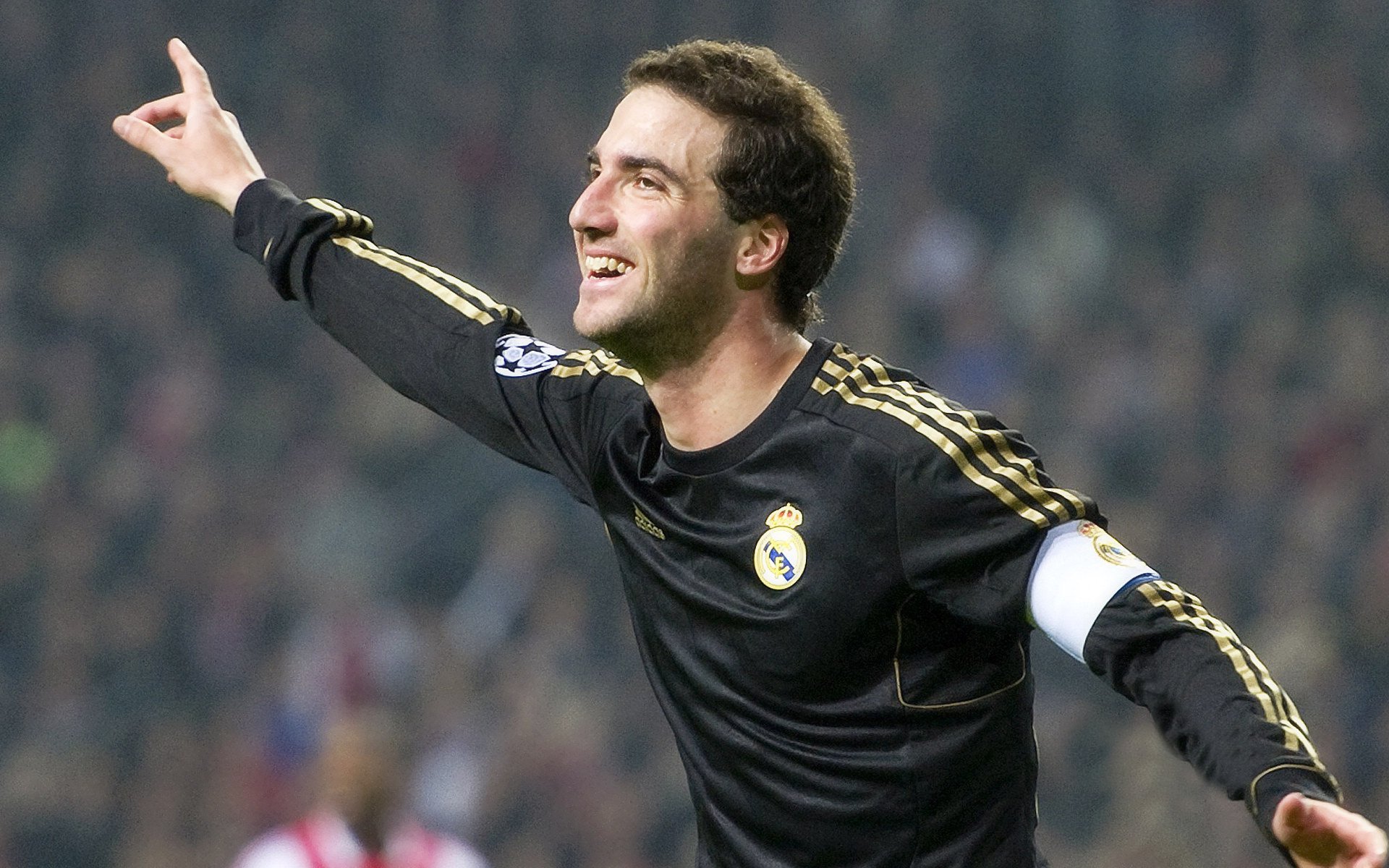 英超争冠焦点战,比利亚雷亚尔火力压制尼日利亚