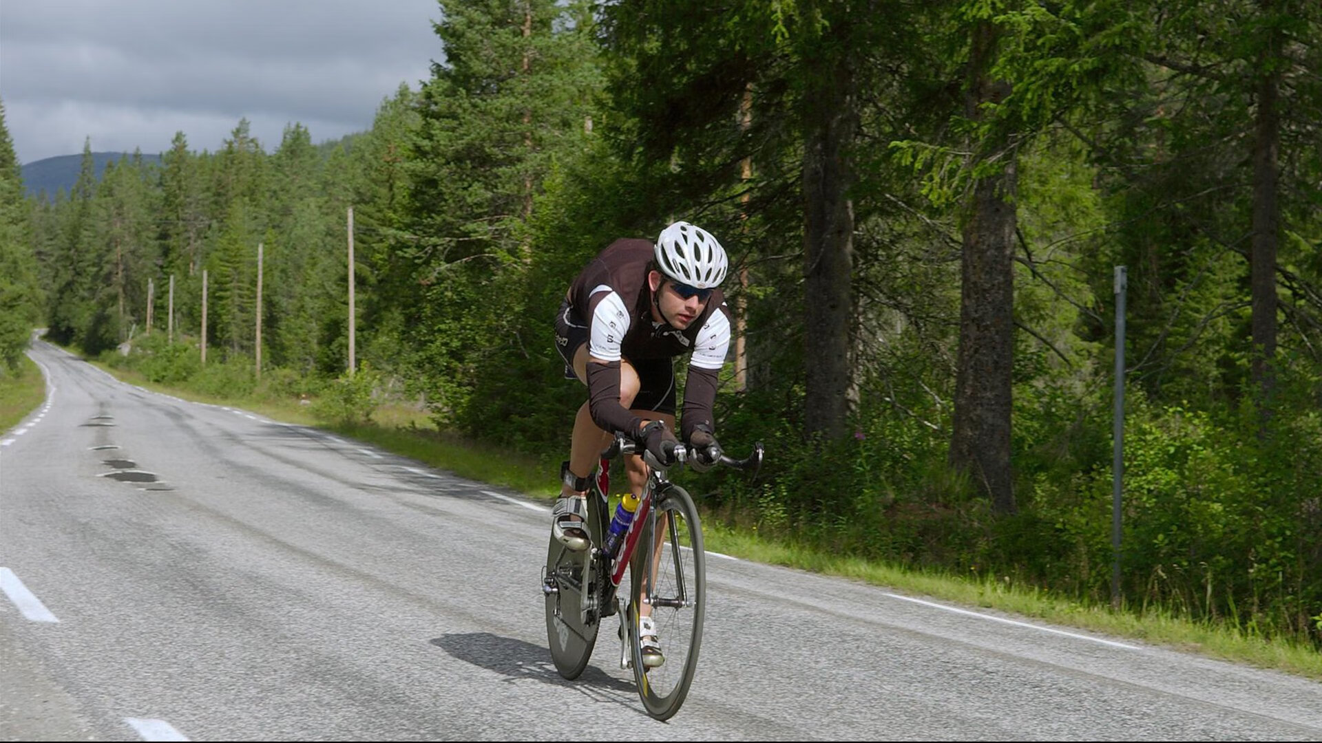 绝境中的冷面杀手，切特·霍姆格伦的季后赛之夜